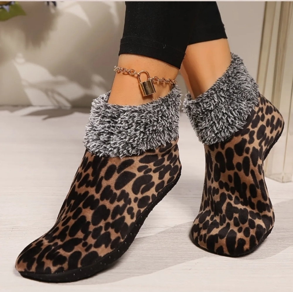 Cozy Leopard print Fuzzy Trim Anti-Slip Thermal Slipper Socks